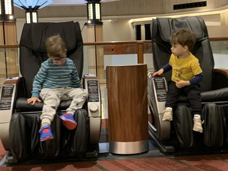 10 bros at mall massage